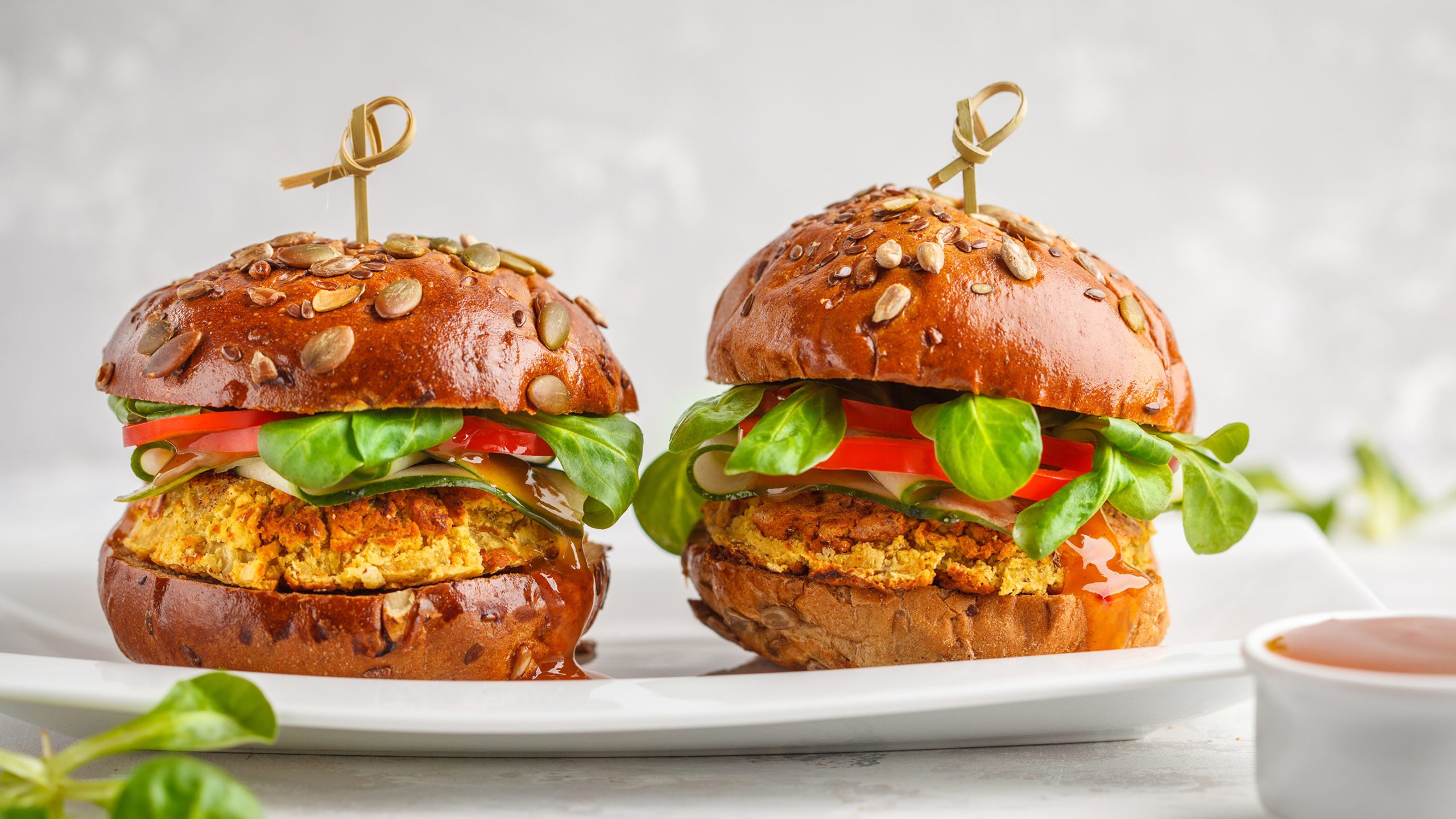 Vegan chicken flavoured burger MEAT