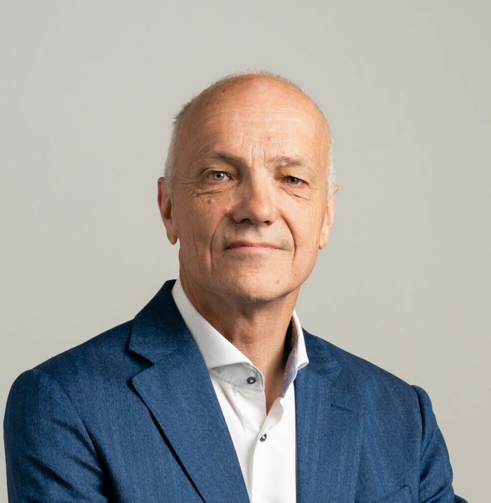 dr. Bert Urlings